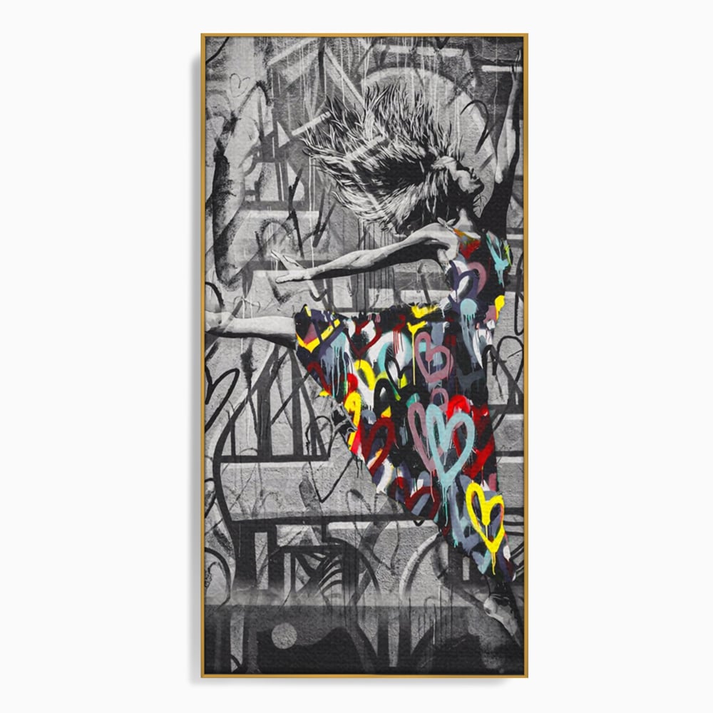 Tablou canvas cu tablou canvas cu dansatoare si graffiti, in rama de aluminiu auriu